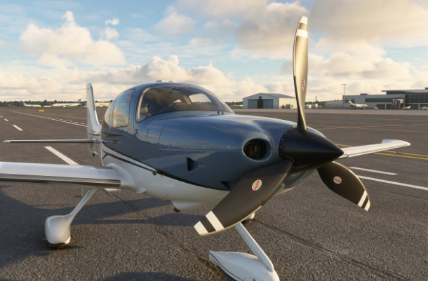 Hartzell Propeller on a Cirrus aircraft on the tarmac